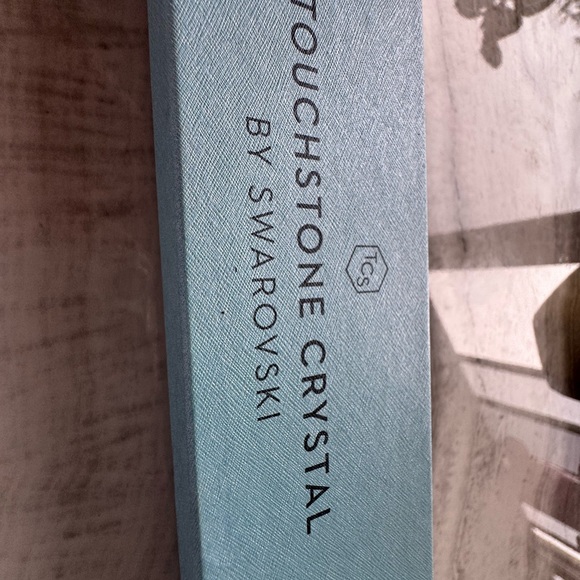 Rare Touchstone Crystal by Swarovski Silver V-Shape Choker
Necklace 17" - Picture 14 of 14